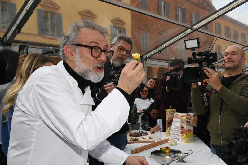Lo chef Massimo Bottura: 