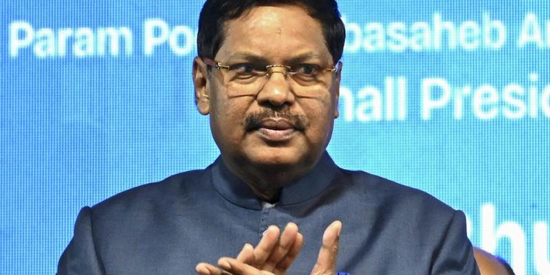 Lawyer Throws Shoe at CJI: 'Mindless,' Says Kharge, 'Reflection of Sangh Parivar Hatred,' Says Pinarayi Vijayan