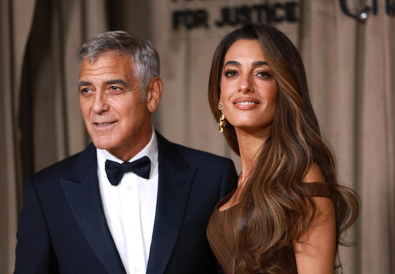 George Clooney con Amal Alamuddin sul red carpet: lei sembra sempre più giovane