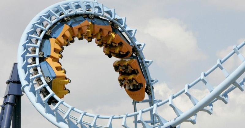 Who are the new 'travelling showmen' owners of Pleasurewood Hills?