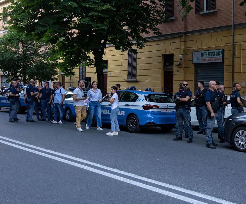 A spacciare cocaina con il Range Rover. Arrestati dalla polizia