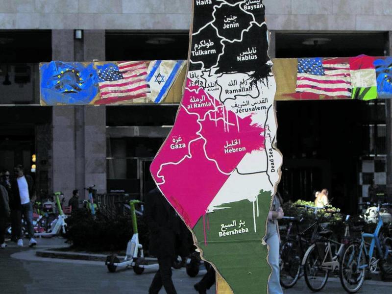 Le bandiere sbagliate dei pacifisti anti Occidente