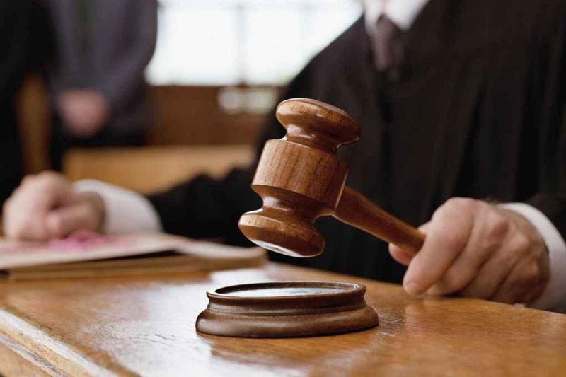 Sospese per un like social, giudice annulla la sanzione: “C’è il diritto di critica”