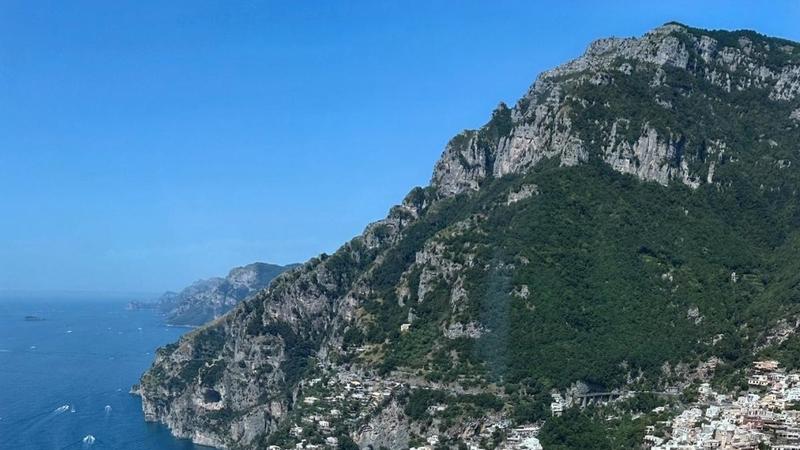 Positano, cosÃ¬ la cocaina era fornita ai turisti stranieri: piazze di spaccio anche a Sorrento, 7 misure cautelari