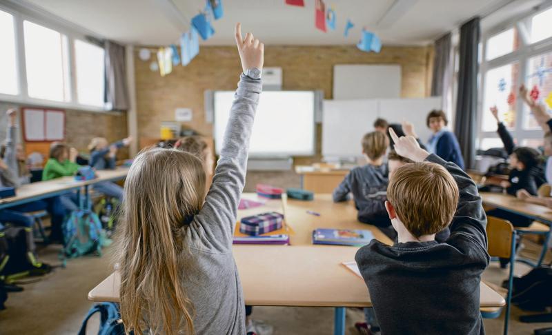 Sparen bei der Bildung: Von der Schulbank in die Putzkolonne