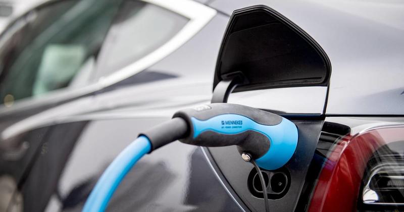 Steuerbefreiung Elektroautos: Blinken in alle Richtungen schadet der Autobranche
