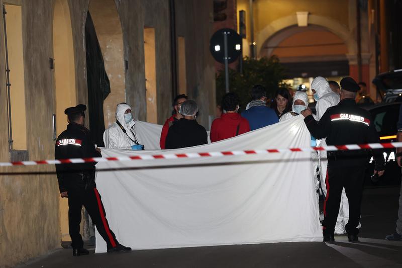 Omicidio suicidio a Castelfranco Emilia, l’allarme dato dai passanti