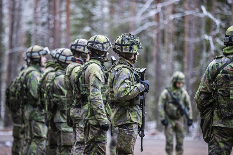 Politiikka | Lukijalta: Varusmiespalveluksen pidentämisestä tulisi keskustella