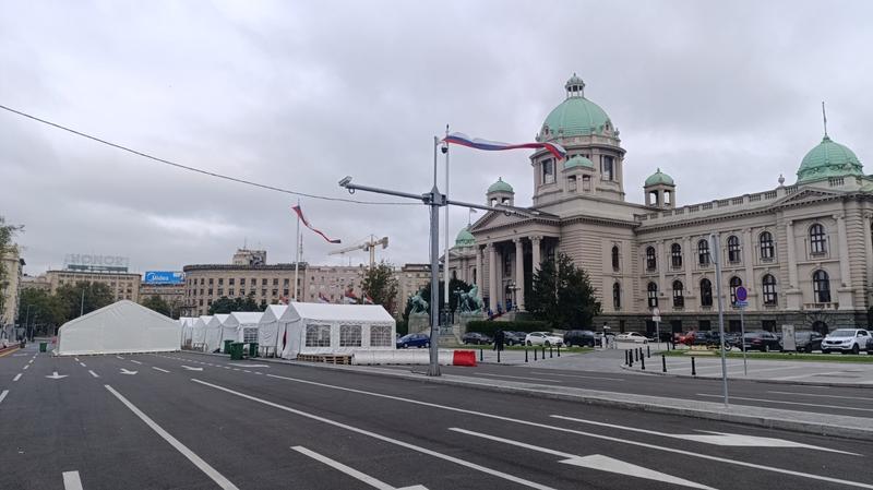 Nepoznate osobe proširuju Ćacilend u prisustvu policije