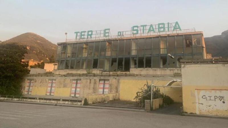 Castellammare di Stabia,addio al sogno termaleÂ Sono iniziate le demolizioni