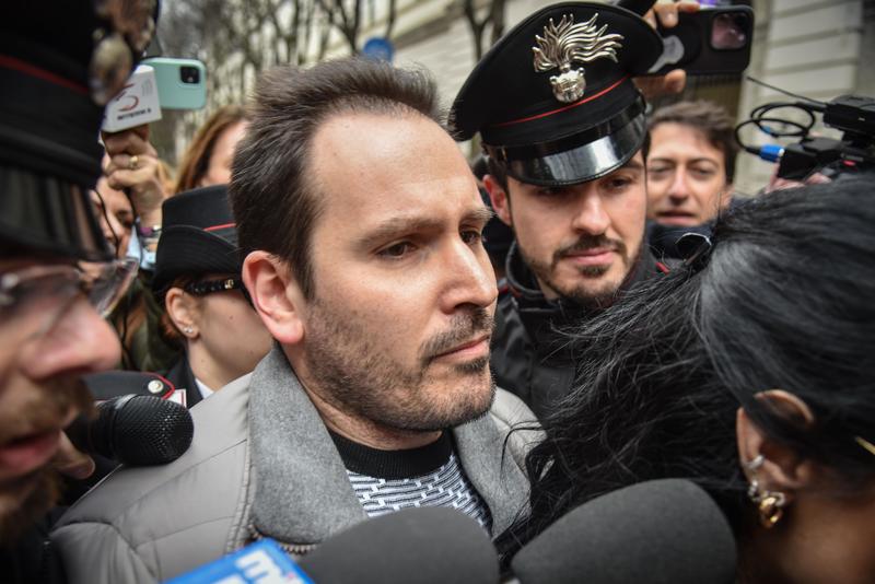 Sempio e le carte sequestrate: l’appunto “118 stesa in fondo scala Stasi” e la nota “1) chiamate vs fisso Poggi” /