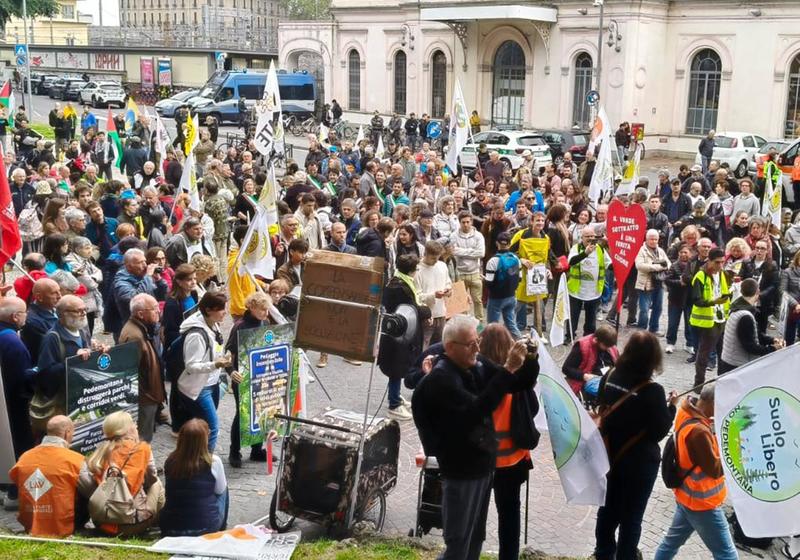 Rivolta anti-Pedemontana a Monza: “Parchi devastati e traffico. È un progetto da cancellare”