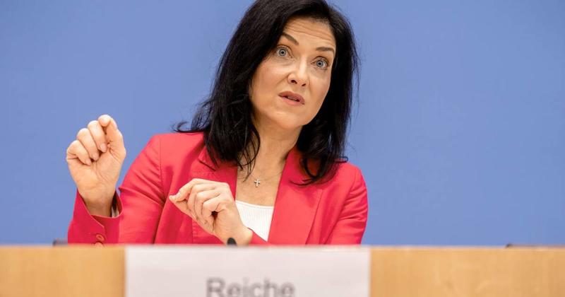 Wirtschaftsministerin legt neue Prognose vor: „Wir müssen kämpfen um unseren Wohlstand“ Wirtschaftsministerin legt neue Prognose vor: „Wir müssen kämpfen um unseren Wohlstand“