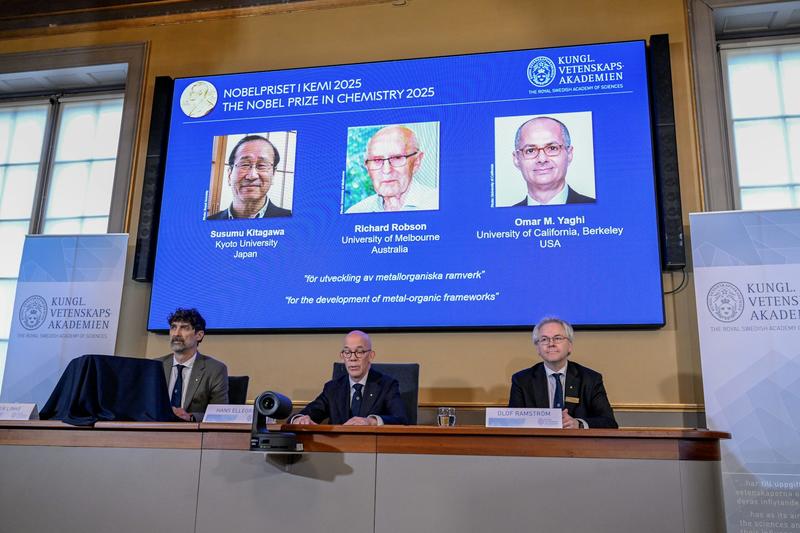 Nobel chemistry prize awarded for crystal materials that could revolutionise green technology