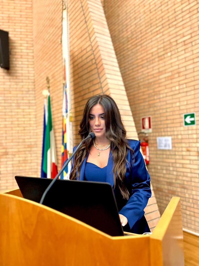 Roberta maestra a 24 anni, 48 ore per trasferirsi dalla Puglia a Monterenzio: “Ma con i miei bambini mi sento Peter Pan”
