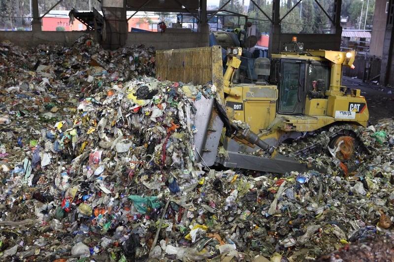 Truckers’ dispute over long lines at landfill site threatens waste collection