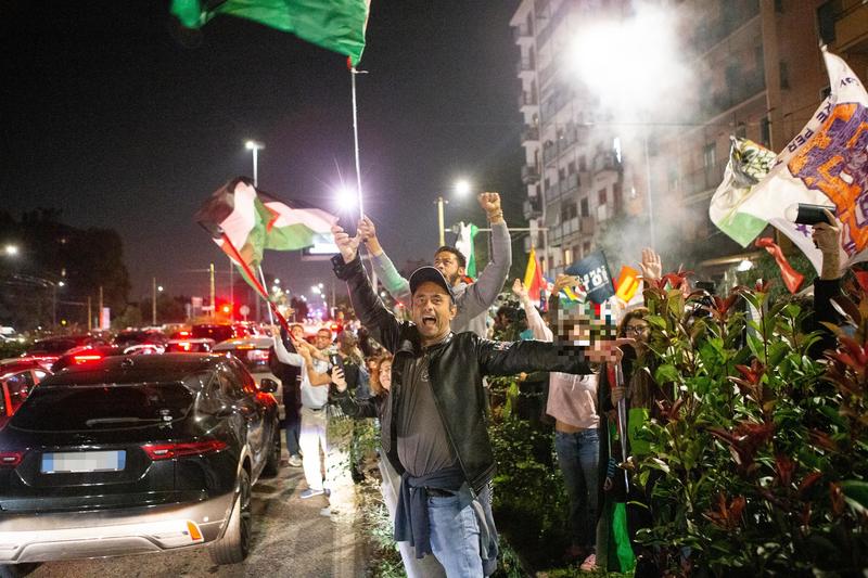 Mobilitazione no stop per Gaza, a Milano in 5mila. Cartelli contro la premier Giorgia Meloni