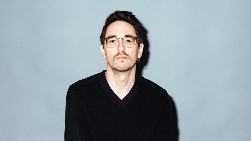 Balkan | Selbst im Inferno gibt es Liebe: Marko Dinićs Roman „Buch der Gesichter“