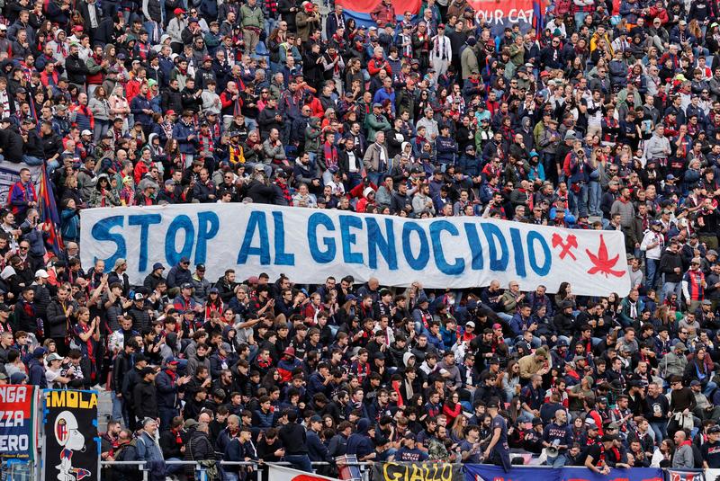 I tifosi del Bologna si schierano: 