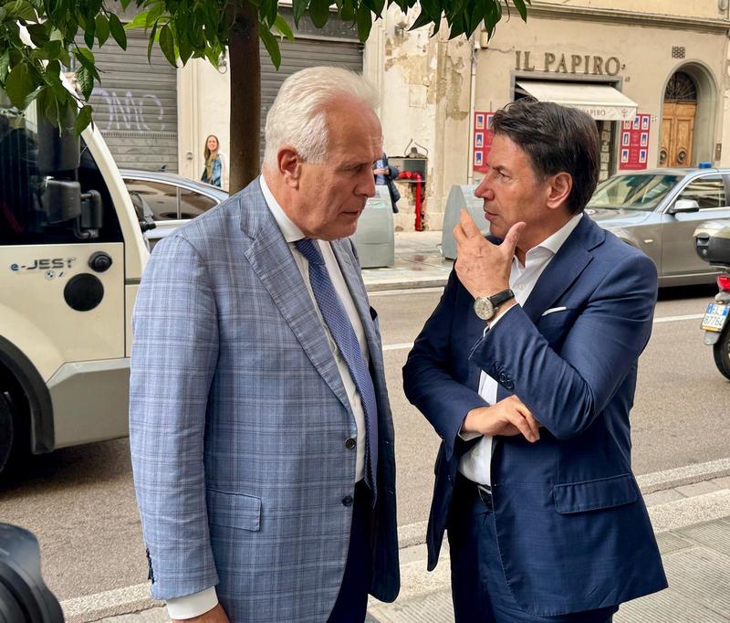 Le elezioni in Toscana. Campo largo, anzi sparso. Conte chiude senza Giani