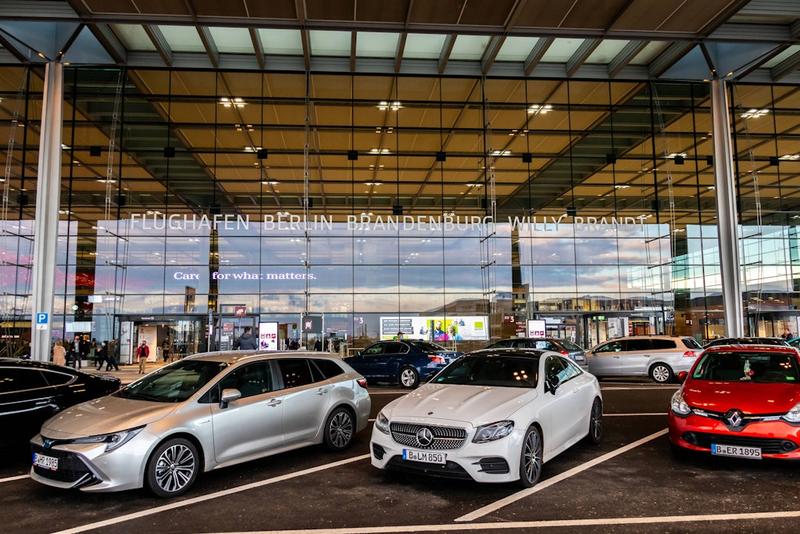 Parken am Flughafen BER: Wie man über 100 Euro pro Woche sparen kann