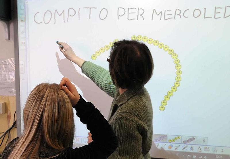 Maestra licenziata per “assenze ingiustificate” e poi “recuperata”