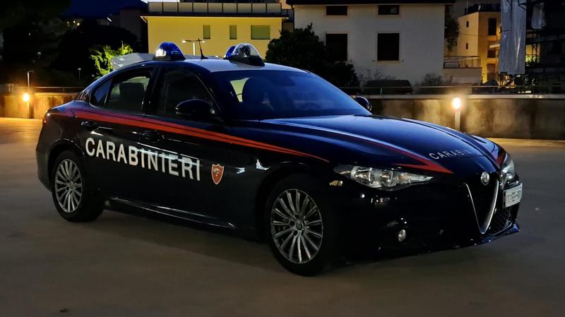 Voghera, 42enne accoltellato dopo lite e lasciato a terra riverso nel sangue: un arresto per tentato omicidio