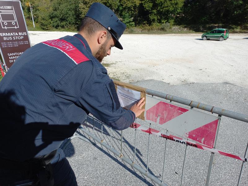 Genga, parcheggio abusivo in area protetta: indagato pure un amministratore pubblico