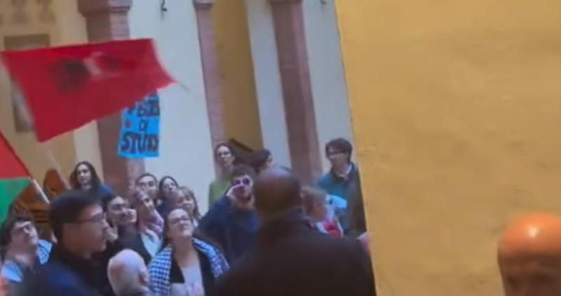 Chi c'è dietro la gazzarra dei Pro Pal all'università di Siena? Il rettore denunci