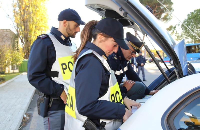 Autorivendite e officine nel mirino, atti irregolari e niente depositi: 14 rischiano la chiusura