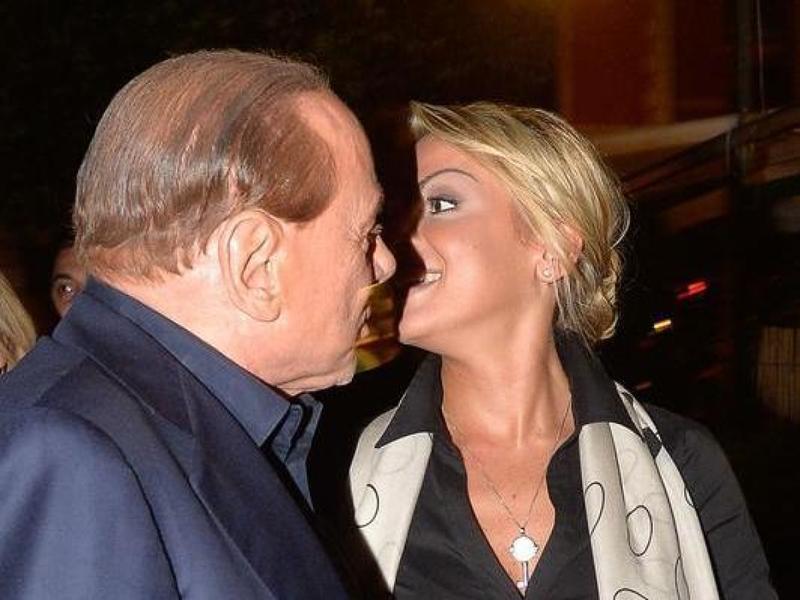 Francesca Pascale: Â«SpiavoÂ il cellulare di Berlusconi,Â volevo farlo pedinareÂ ma l'investigatore si rifiutÃ²Â»