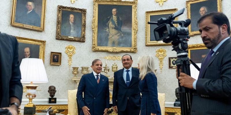 'False Media Reports': US Embassy Says It Isn't Delivering New AMRAAM to Pakistan