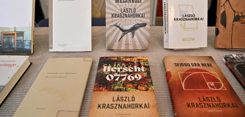 Nobel de Literatura escreve na única língua que até o diabo respeita