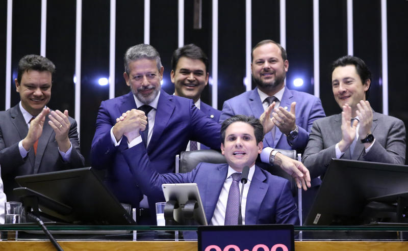 Isenção de IR sem corte de gastos: o custo do populismo eleitoral