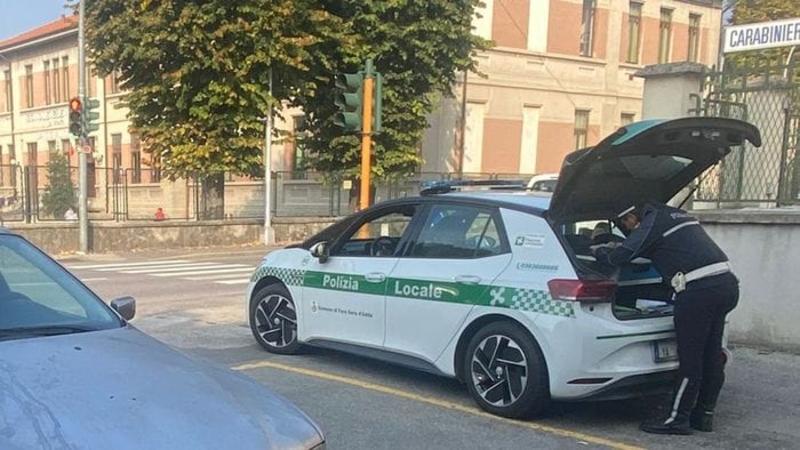 Fara Gera d’Adda, guida il ciclomotore: «Patente? Mai avuta». Multa di 5.100 euro