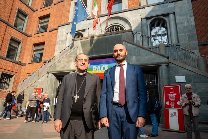 L’arcivescovo Delpini e la storica visita alla Cgil: “No al profitto nelle mani di pochi. Milano impari a rallentare”