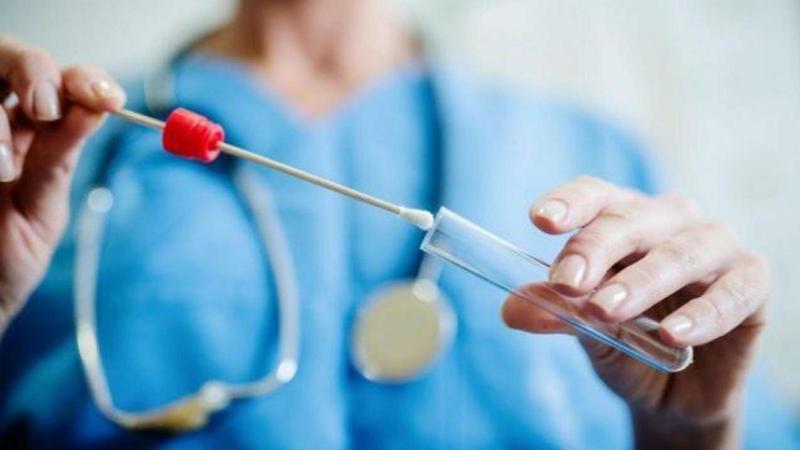 Stupro di gruppo per una riminese in vacanza: test del Dna per gli indagati