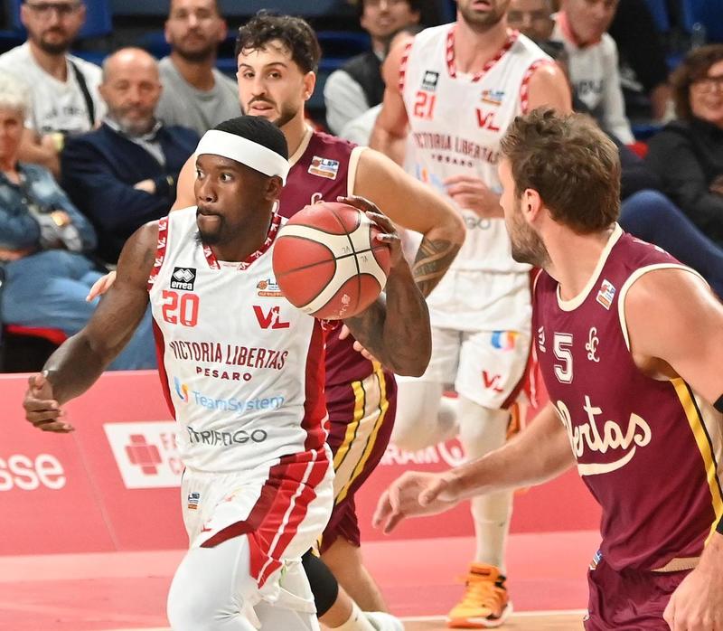 Vuelle, escluse lesioni muscolari per Felder. Ma a Bologna la squadra dovrà cavarsela senza