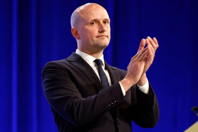 Stephen Flynn attacks Farage over Russia