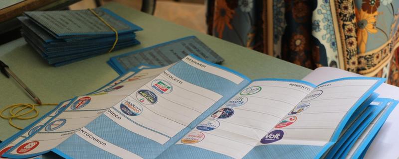 Elezioni regionali, il “campo largo” festeggia: la sfida decisiva si sposta in Toscana