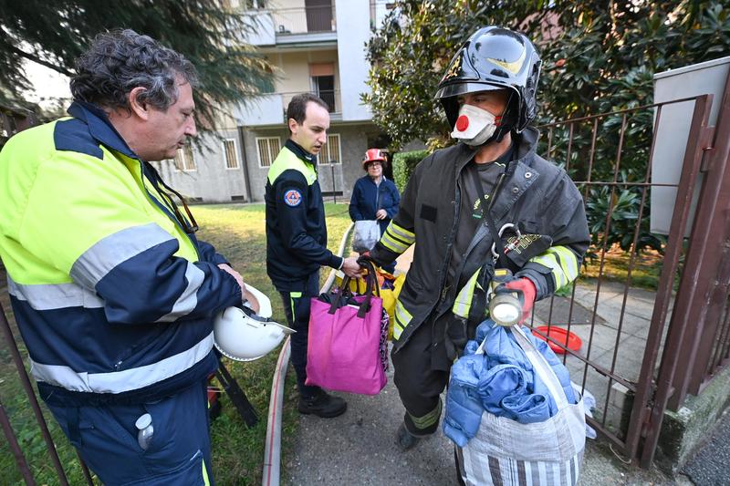 Chi sono le vittime dell’incendio nel Milanese. Il marito morto per salvare la moglie: “Ha chiesto aiuto e poi è rientrato” /
