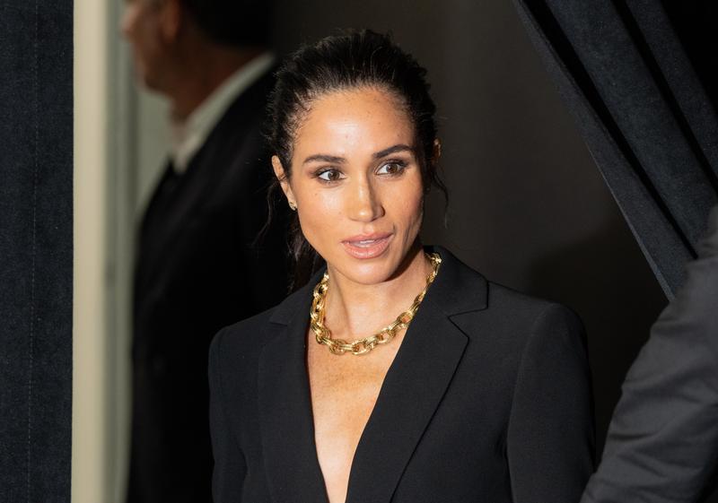 Meghan Markle e il ritorno regale a Parigi, ma un particolare oscura l’allure della duchessa