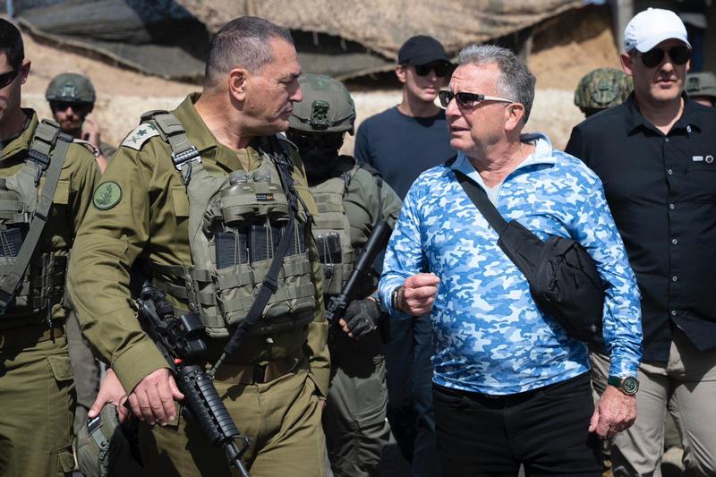 Witkoff visits Gaza base as ceasefire holds and displaced Palestinians return home