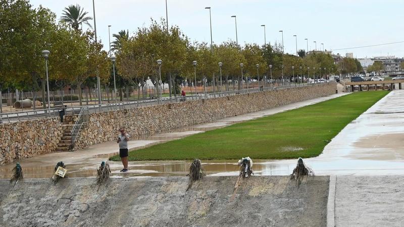 Mazón señala a la Aemet en uno de los pueblos de Alicante afectados por la dana: 
