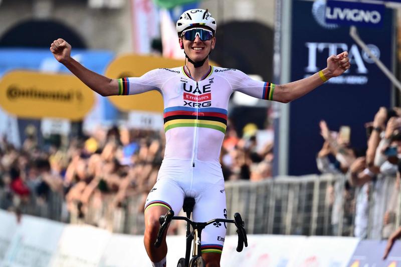 Pogacar stravince il Giro di Lombardia 2025 ed eguaglia Coppi. Per cinque pro è stata l’ultima corsa