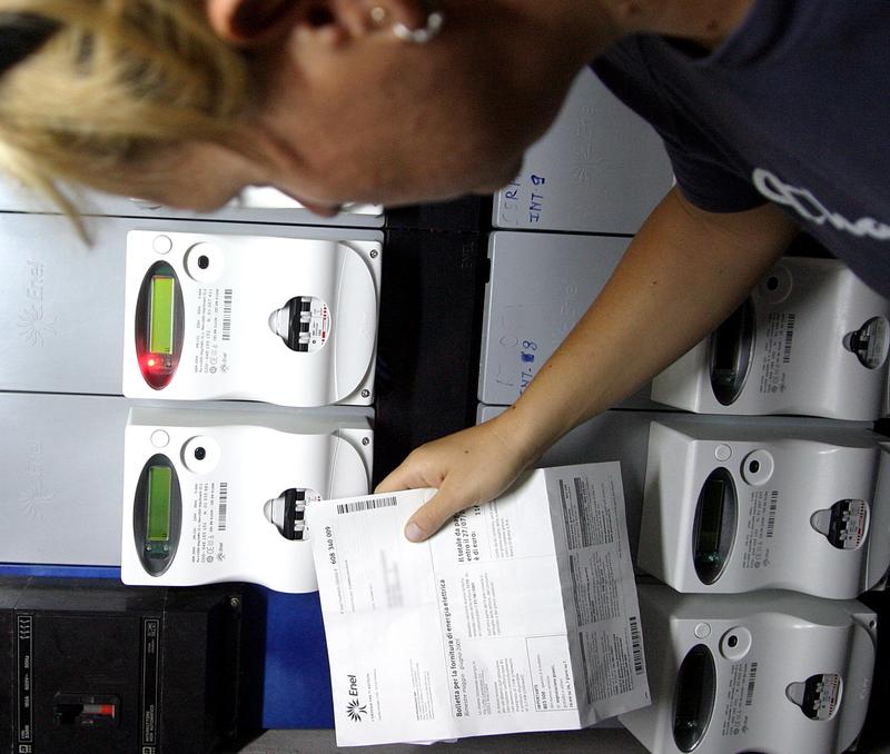 Switching lampo rinviato: il cambio fornitore luce in 24 ore slitta al 2026