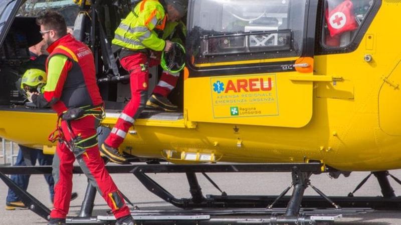 Madre ottantenne e figlio investiti da scooter a Casnigo: lei resta in gravi condizioni