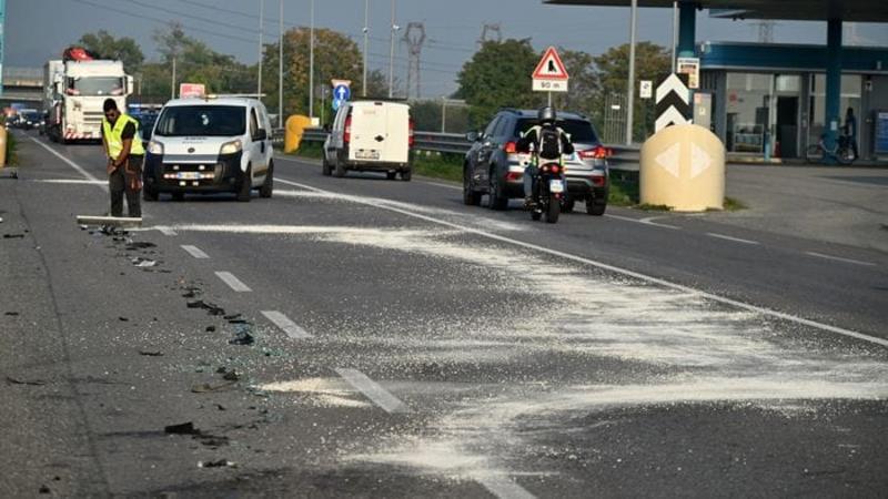 Frontale sulla statale a Grassobbio, due feriti e lunghe code