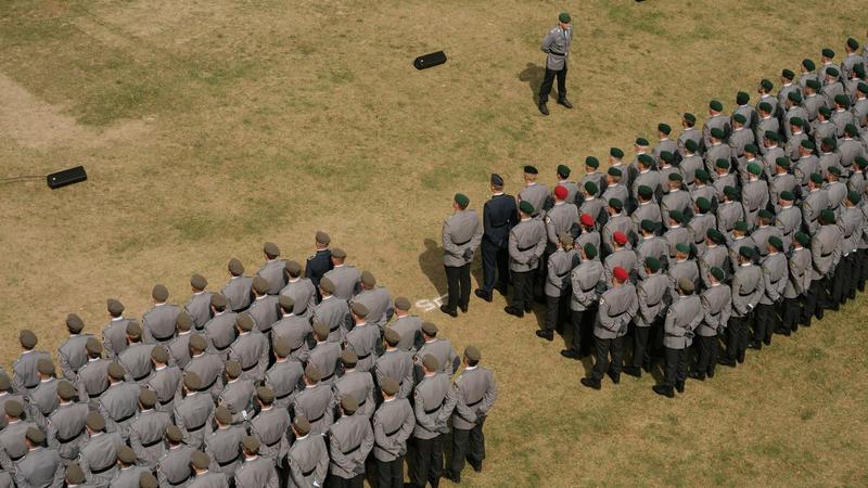 Ernstfall | Eine latente Vorkriegsstimmung hält die deutsche Gesellschaft in Schach Ernstfall | Eine latente Vorkriegsstimmung hält die deutsche Gesellschaft in Schach
