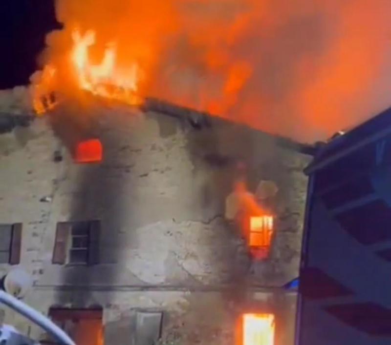 Gattatico, casolare distrutto da incendio